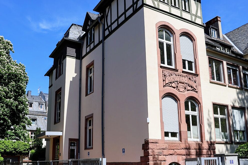 Außenansicht der Beratungsstelle in Bornheim. Der barrierefreie Zugang ist nicht möglich.