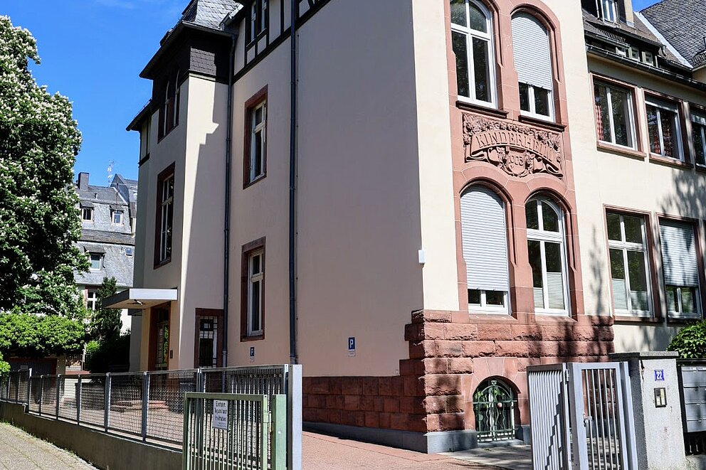 Außenansicht der Beratungsstelle in Bornheim. Der barrierefreie Zugang ist nicht möglich.