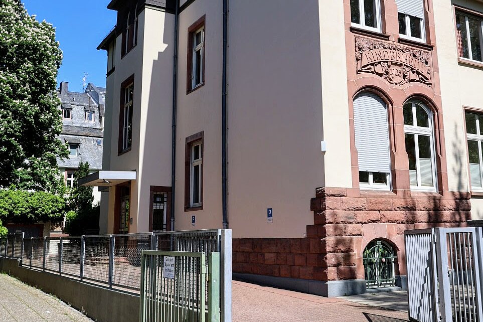 Außenansicht der Beratungsstelle in Bornheim. Der barrierefreie Zugang ist nicht möglich.