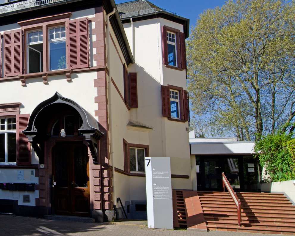 Außenansicht der Beratungsstelle in Höchst. Der barrierefreie Zugang ist nicht möglich.