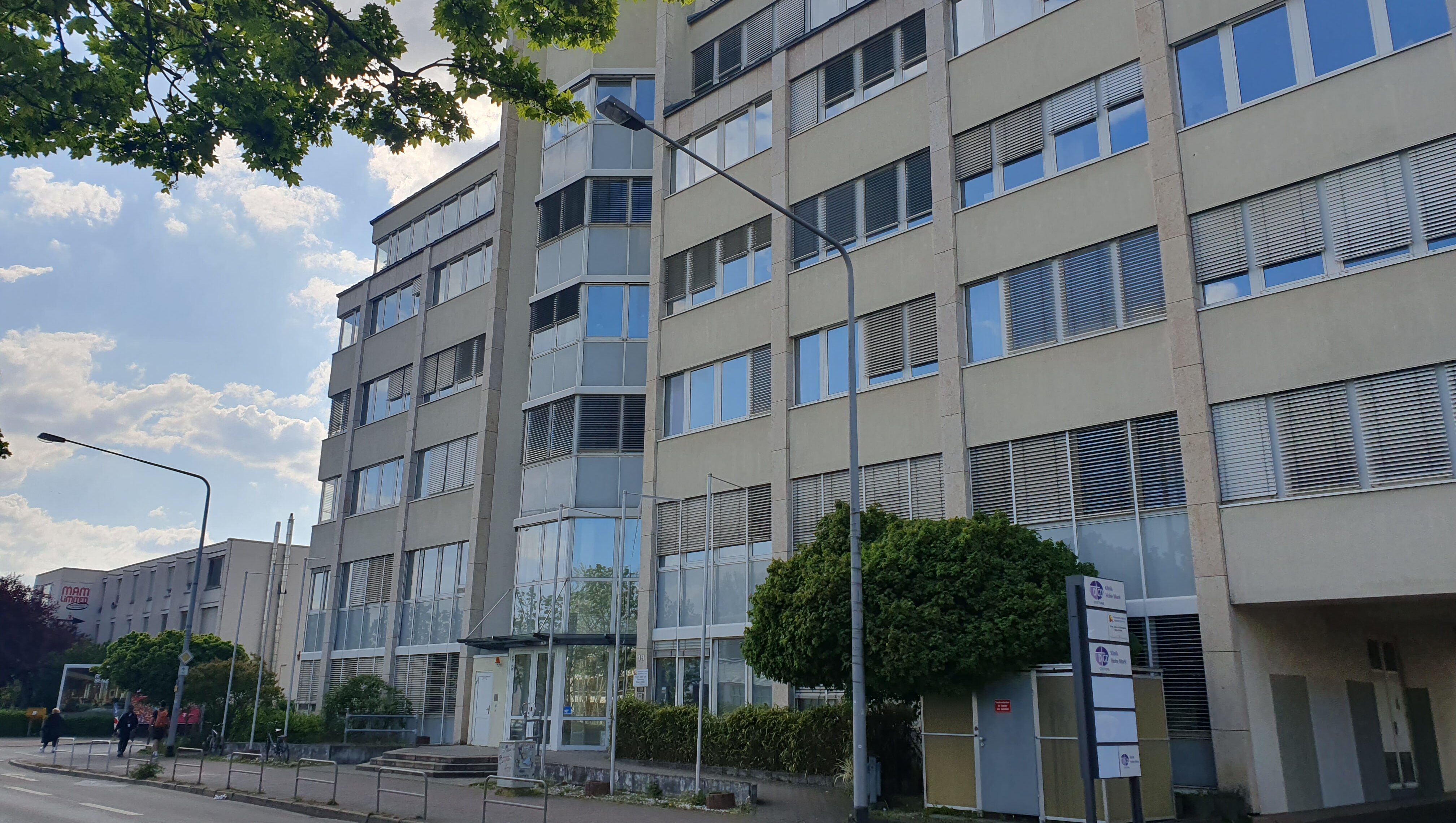 Außenansicht der Beratungsstelle in Bergen-Enkheim. Der barrierefreie Zugang ist möglich.