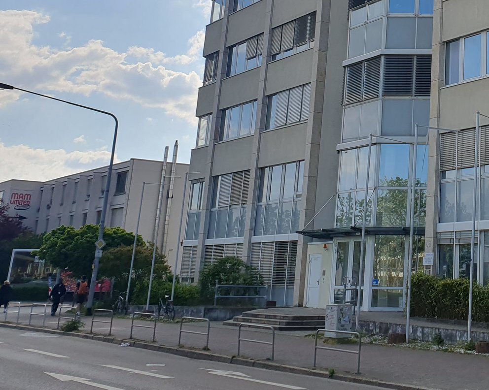 Außenansicht der Beratungsstelle in Bergen-Enkheim. Der barrierefreie Zugang ist möglich.