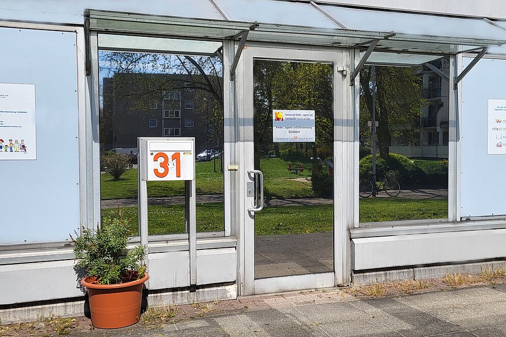 Außenansicht der Beratungsstelle in Goldstein. Der barrierefreie Zugang ist möglich.