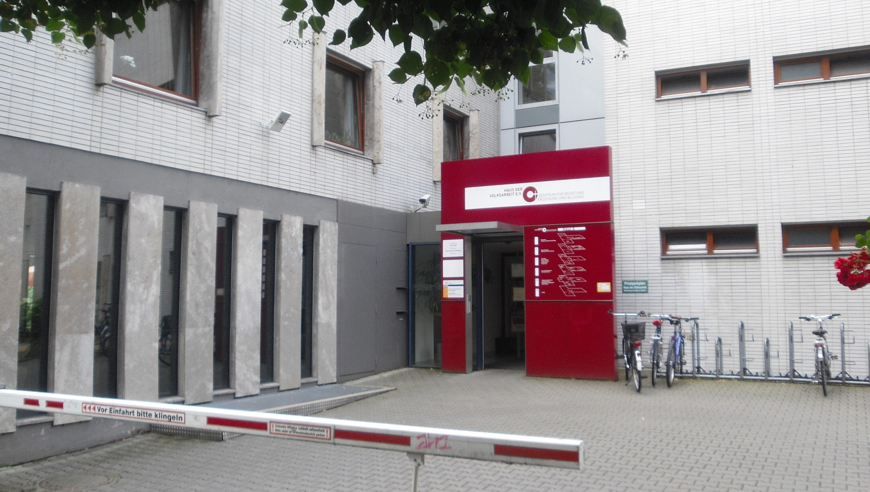 Außenansicht der Beratungsstelle im Nordend. Der barrierefreie Zugang ist möglich.