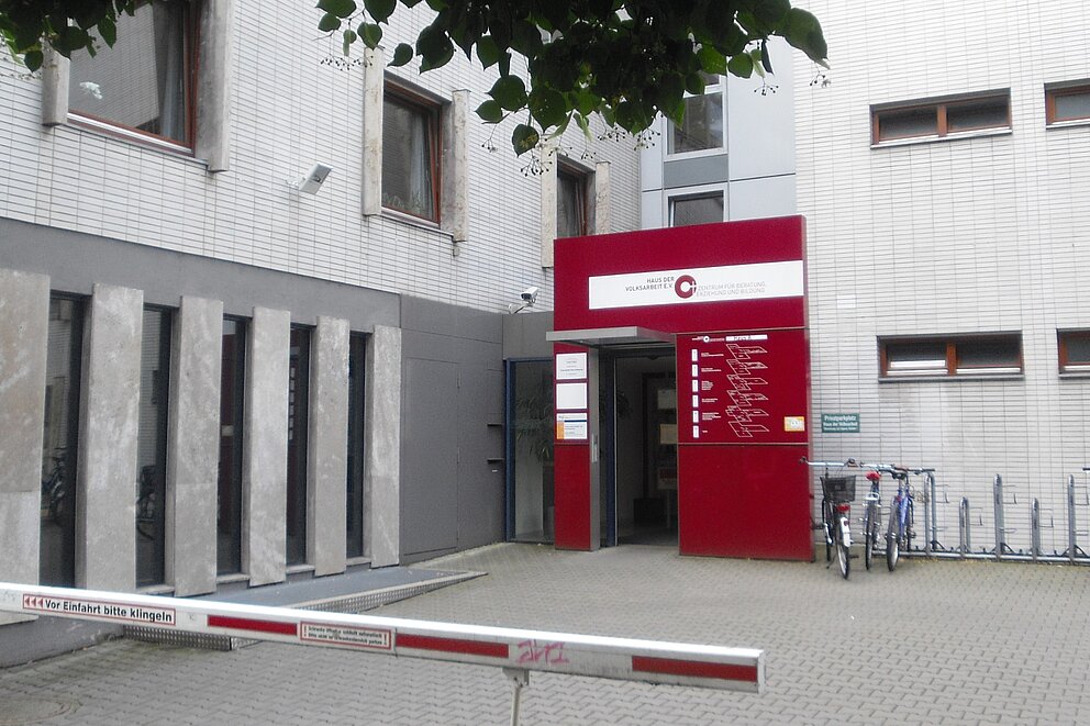 Außenansicht der Beratungsstelle im Nordend. Der barrierefreie Zugang ist möglich.