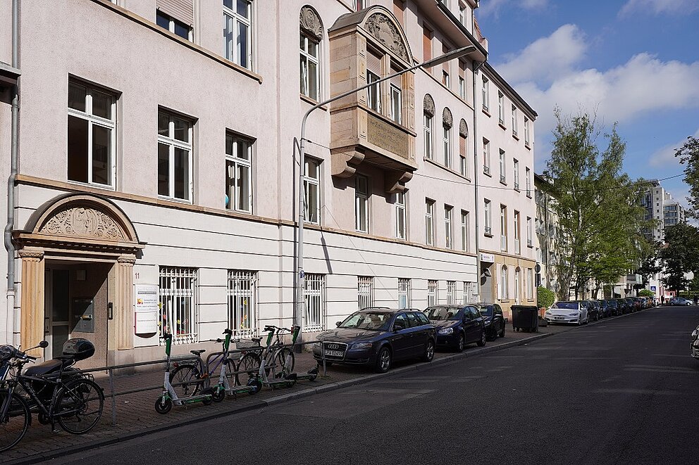 Außenansicht der Beratungsstelle im Gallus. Der barrierefreie Zugang ist möglich.