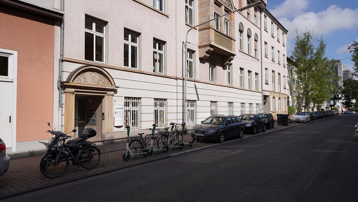 Außenansicht der Beratungsstelle im Gallus. Der barrierefreie Zugang ist möglich.