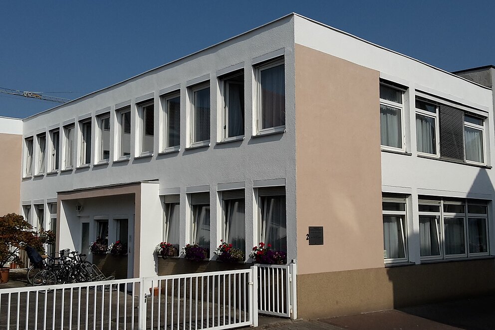 Außenansicht der Beratungsstelle in Preungesheim. Der barrierefreie Zugang ist möglich.