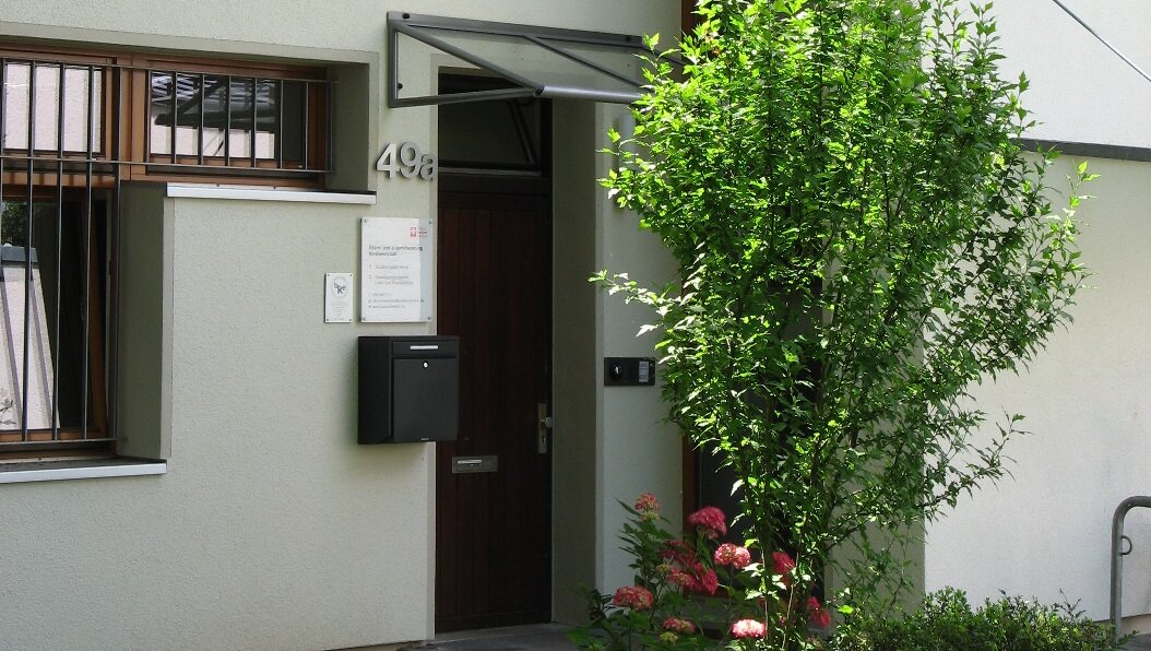 Außenansicht der Beratungsstelle in der Nordweststadt. Der barrierefreie Zugang ist möglich.