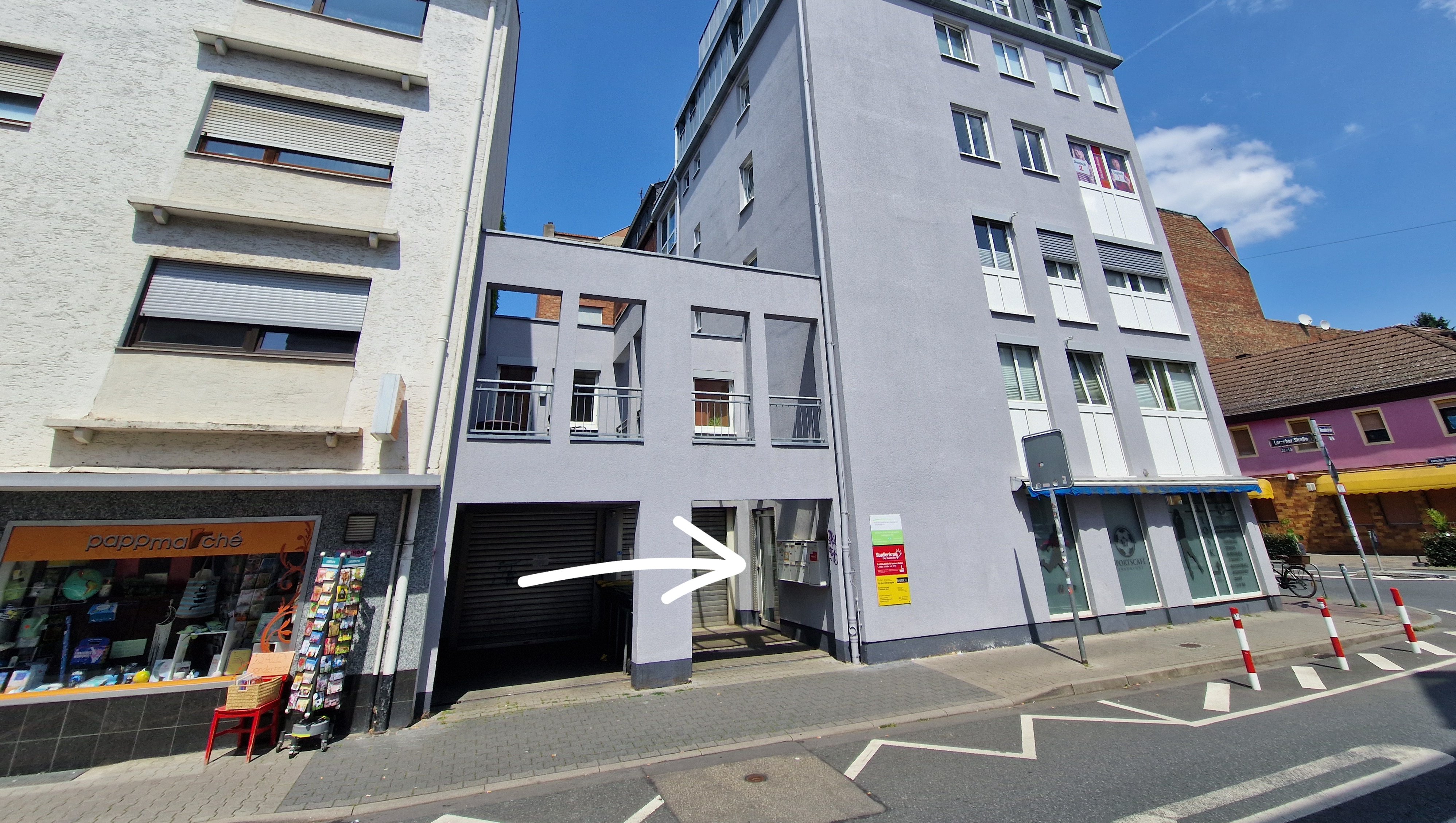 Außenansicht der Beratungsstelle in Rödelheim. Der barrierefreie Zugang ist möglich.