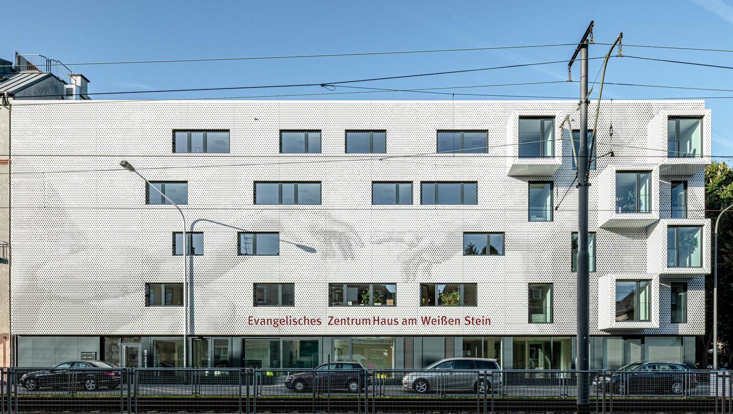 Außenansicht der Beratungsstelle in Eschersheim. Der barrierefreie Zugang ist möglich.