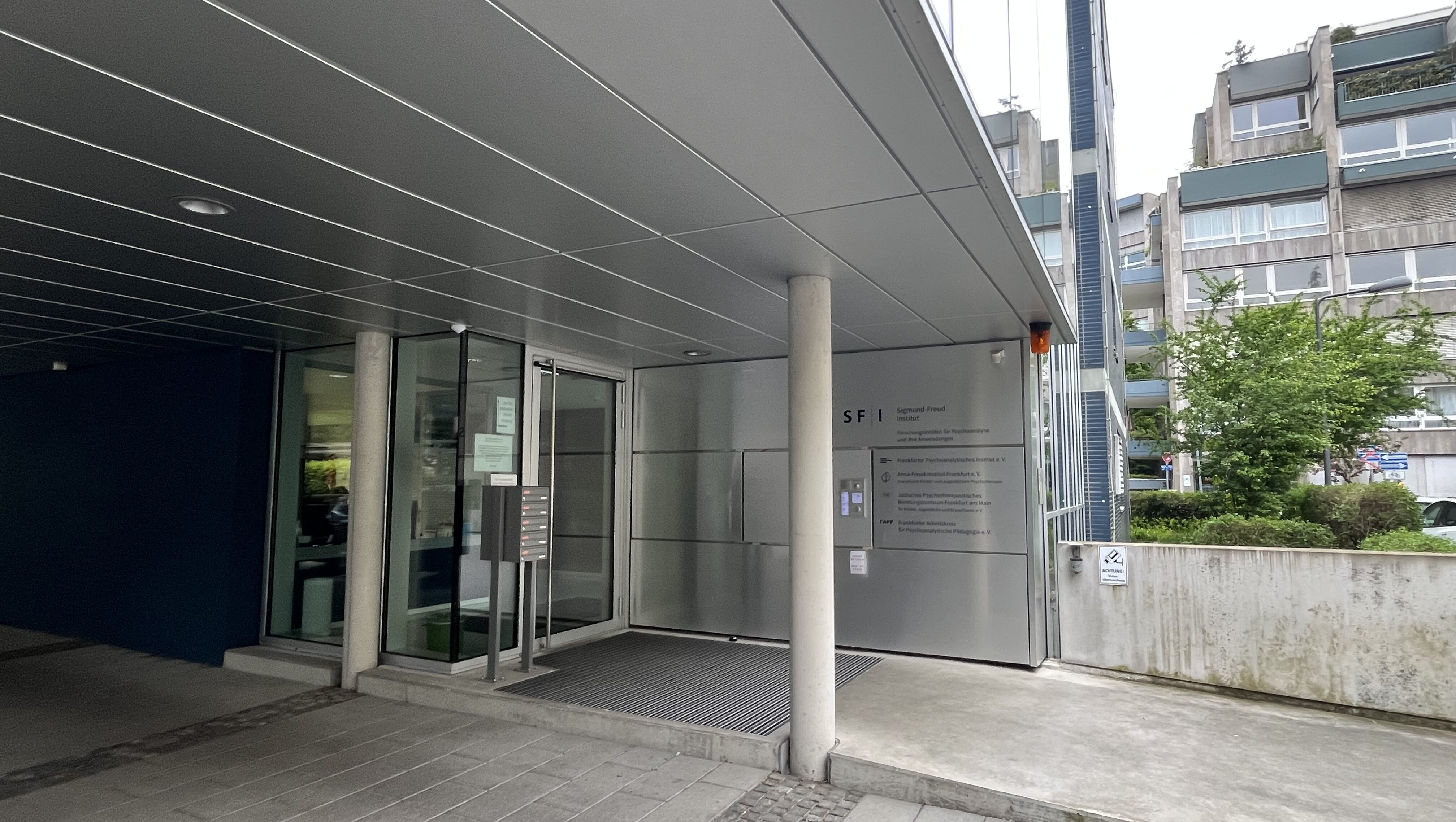 Außenansicht der Beratungsstelle im Westend. Der barrierefreie Zugang ist möglich.